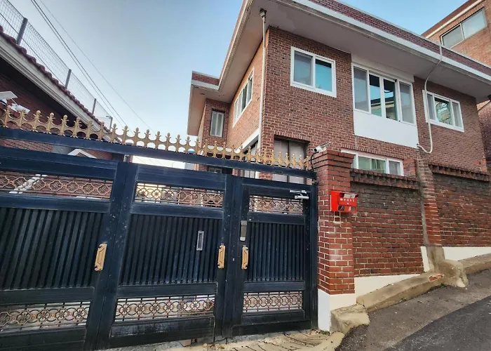 Dan House, Brezze House *